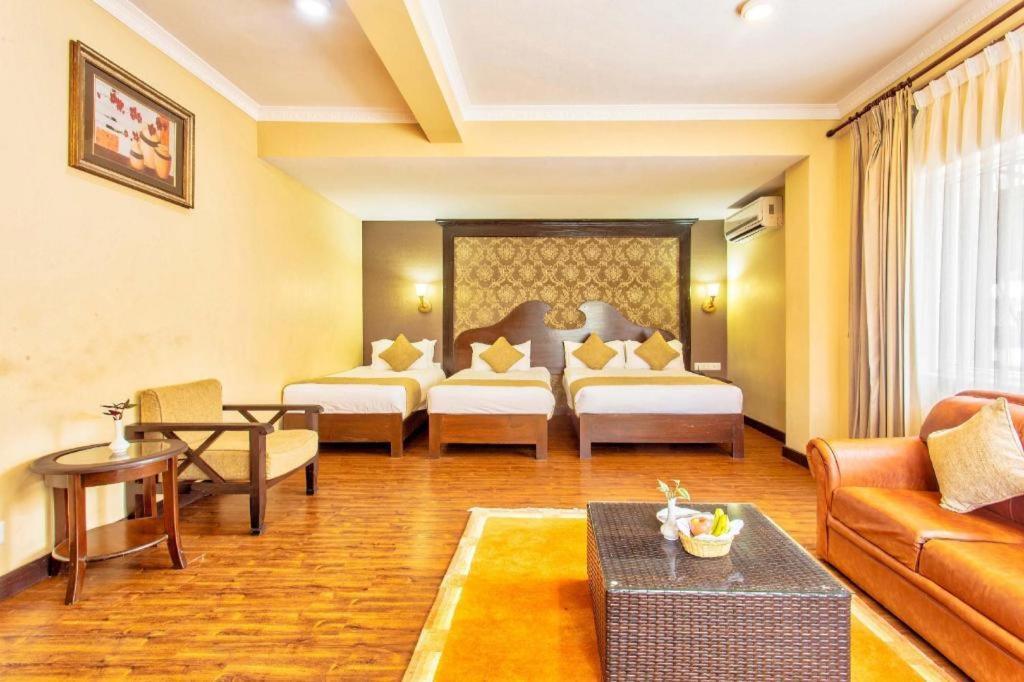 Da Yatra Courtyard Hotel & Resort Покхара Экстерьер фото