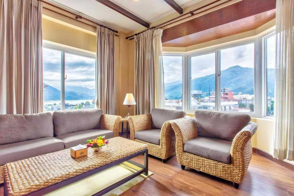 Da Yatra Courtyard Hotel & Resort Покхара Экстерьер фото