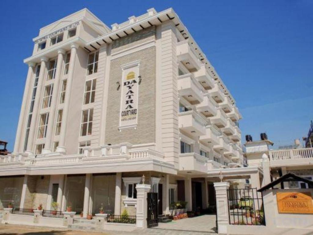 Da Yatra Courtyard Hotel & Resort Покхара Экстерьер фото