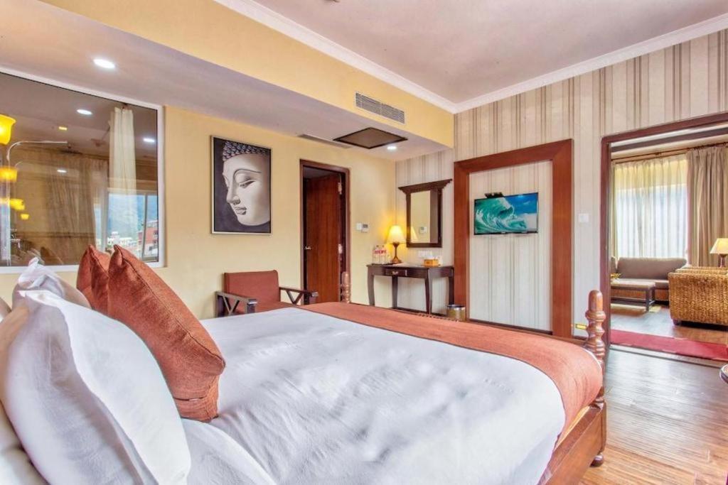 Da Yatra Courtyard Hotel & Resort Покхара Экстерьер фото