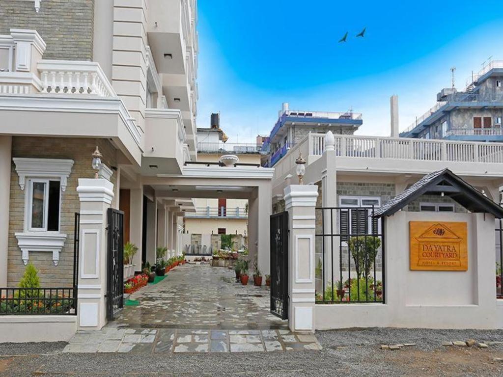 Da Yatra Courtyard Hotel & Resort Покхара Экстерьер фото